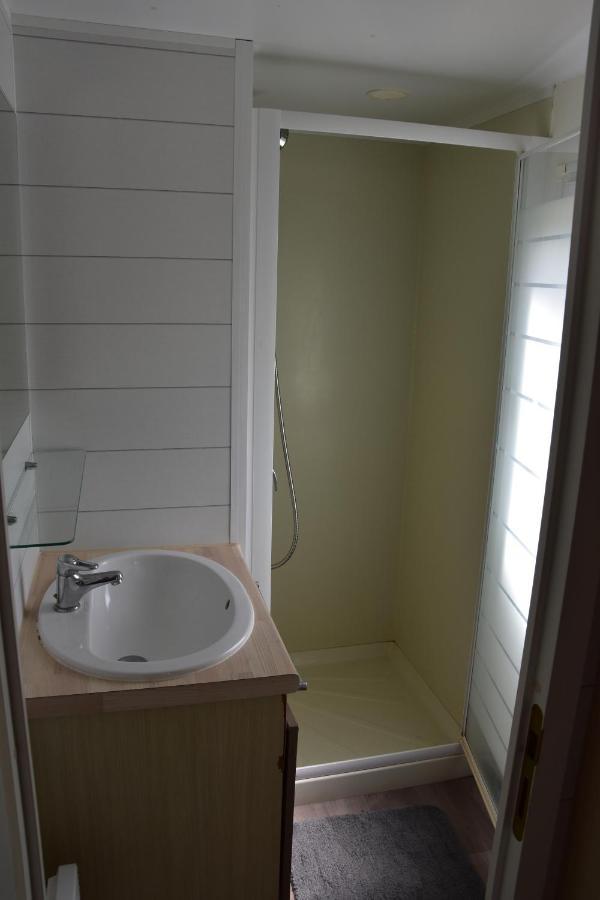 Mobil-Home A La Campagne Le Faou Exterior photo
